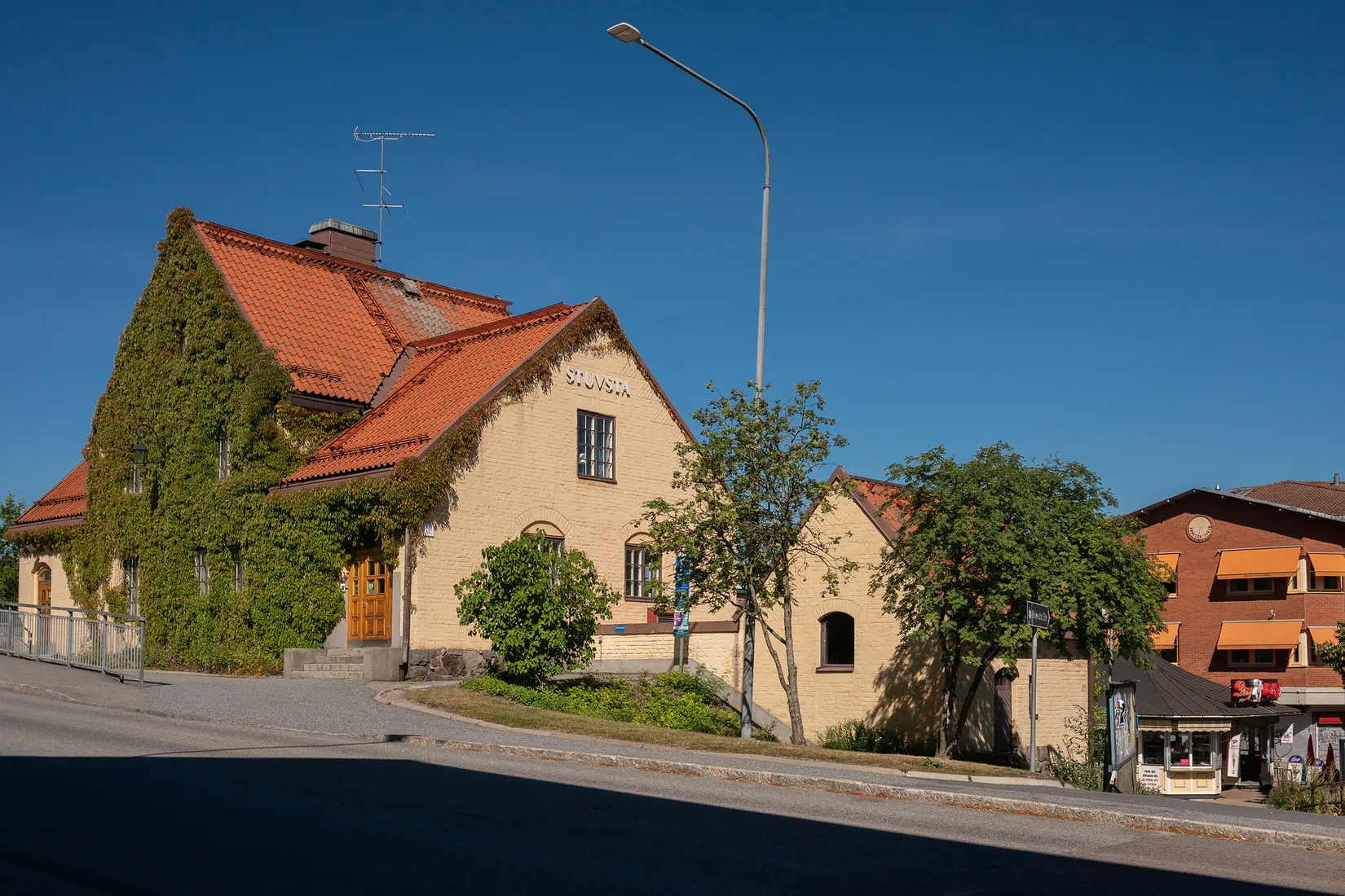 Radhus, Stationsvägen 21B, Centrala Stuvsta, Huddinge