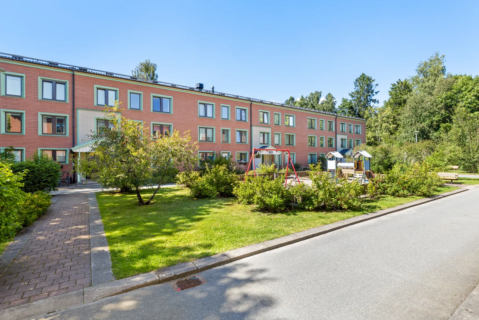 Bostadsrätt, Njupkärrsvägen 48, Tyresö Centrum/Bergfoten, Tyresö