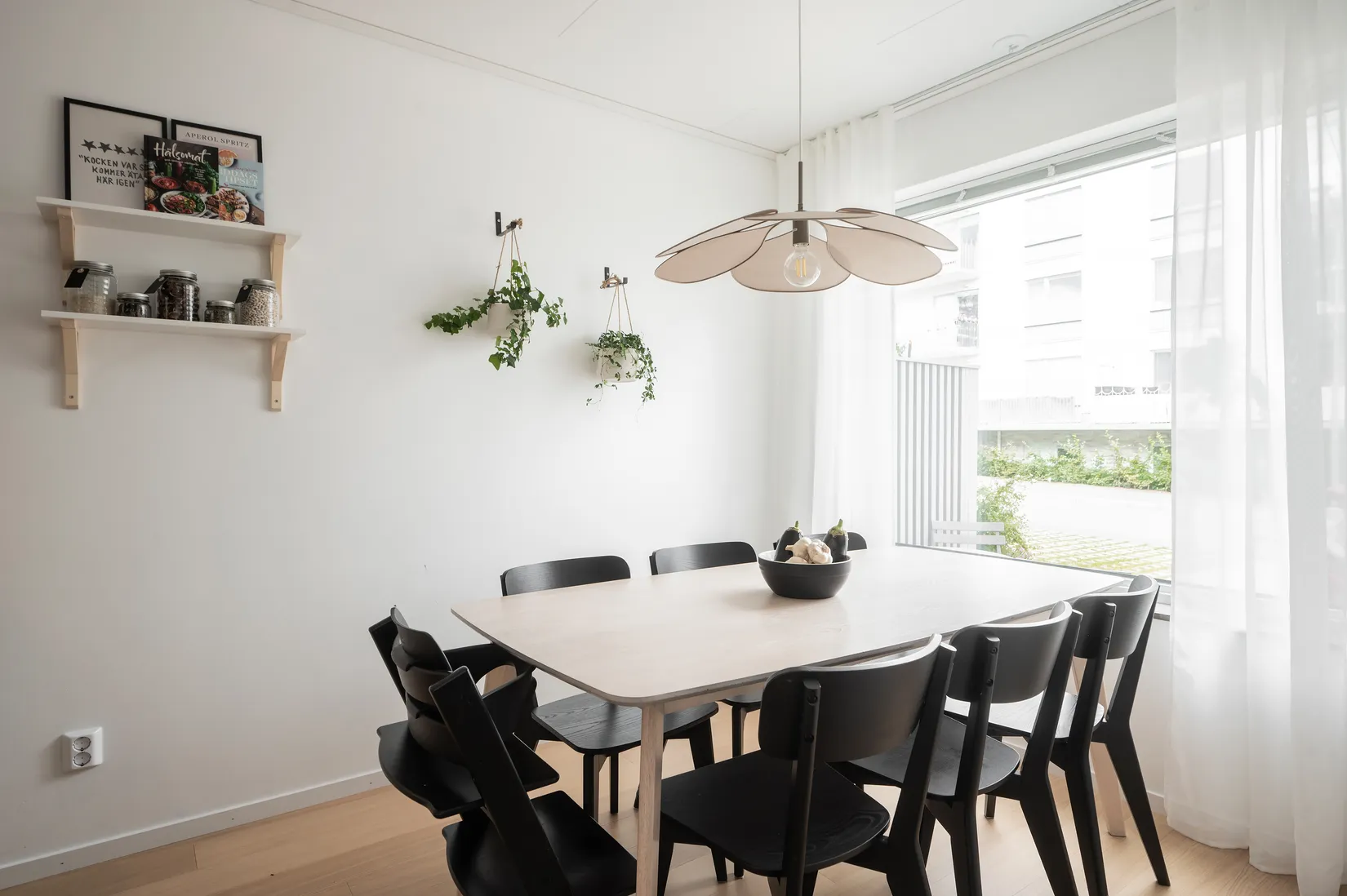 Radhus, Lillgårdsgränd 6, Snättringe, Huddinge