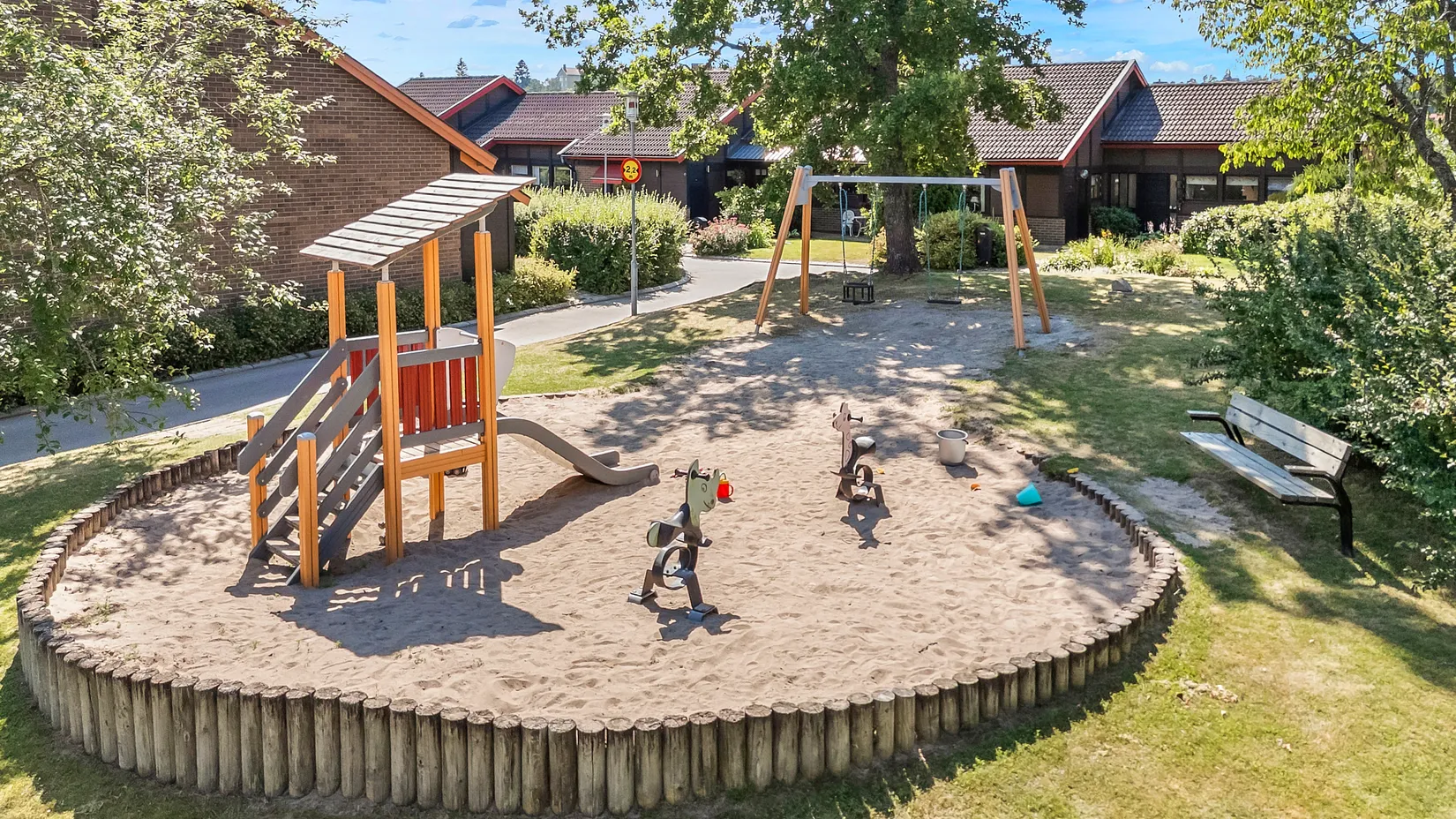 Radhus, Bernsborgsstigen 12, Blåsbo, Västerås