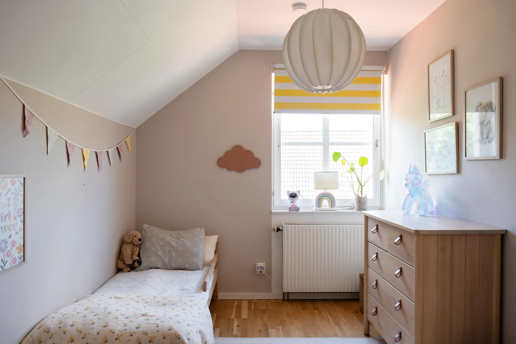 Radhus, Tulpangatan 43, Norra Gryta, Västerås