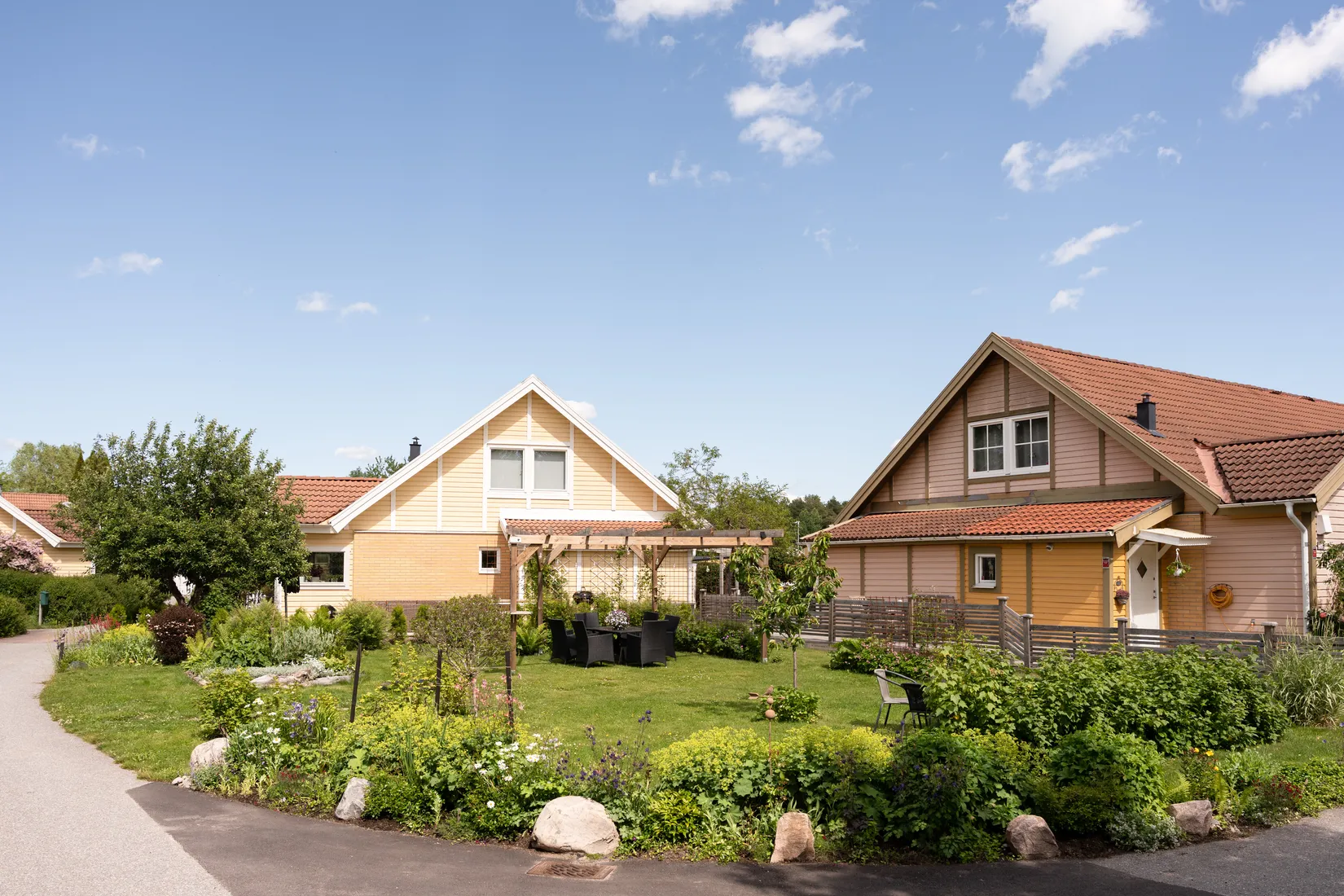 Radhus, Tulpangatan 43, Norra Gryta, Västerås