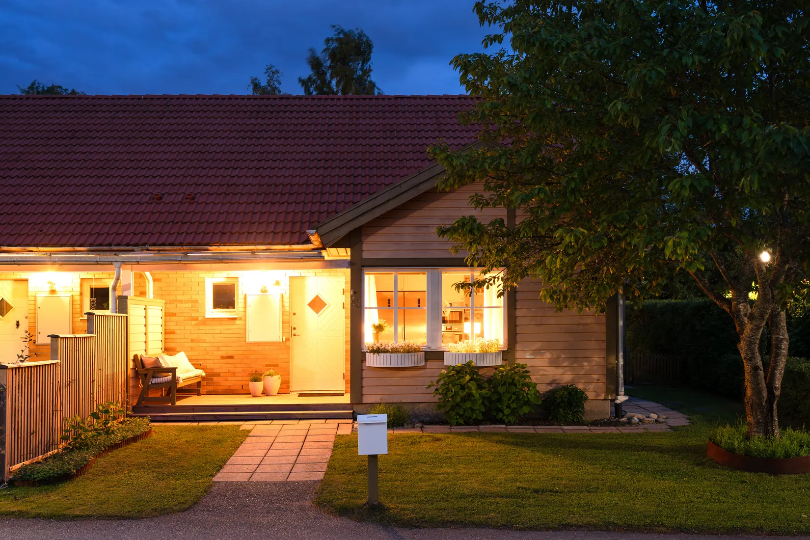 Radhus, Tulpangatan 43, Norra Gryta, Västerås