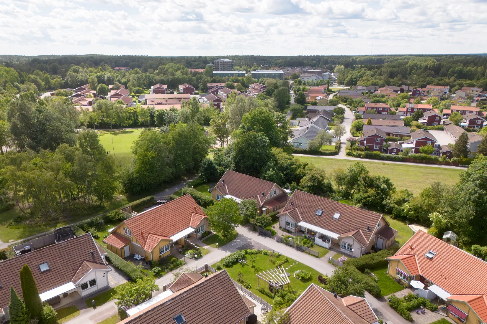 Radhus, Tulpangatan 43, Norra Gryta, Västerås