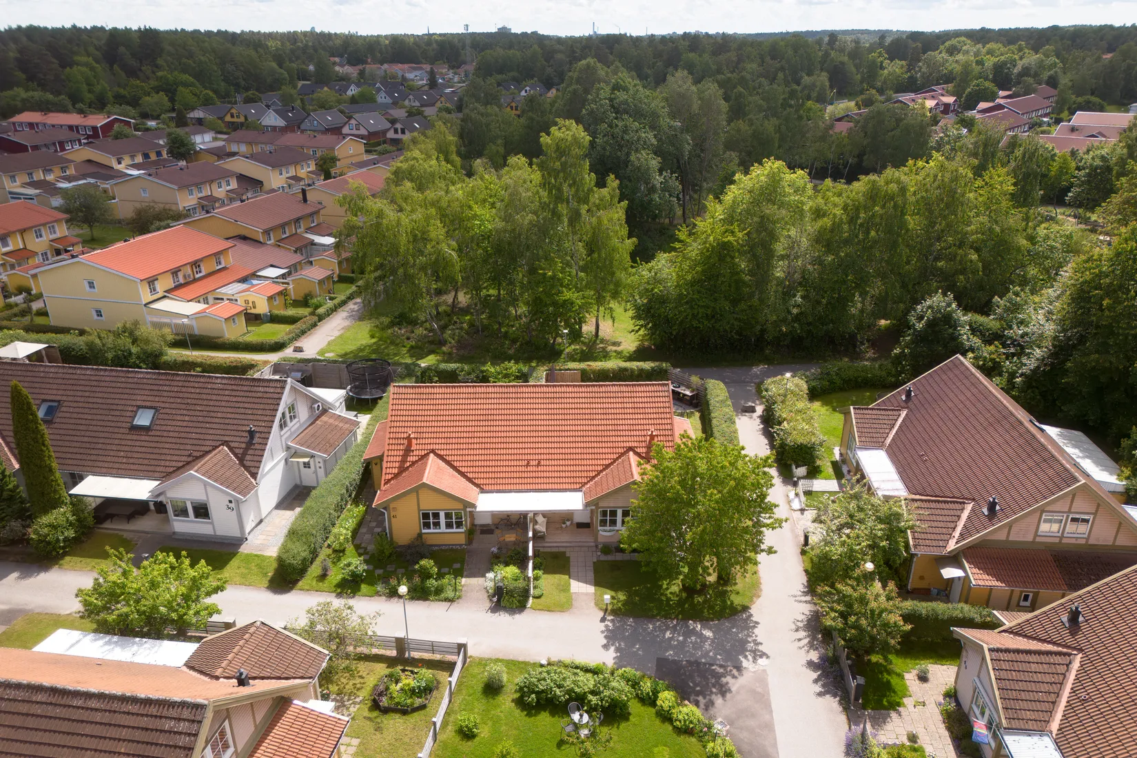 Radhus, Tulpangatan 43, Norra Gryta, Västerås