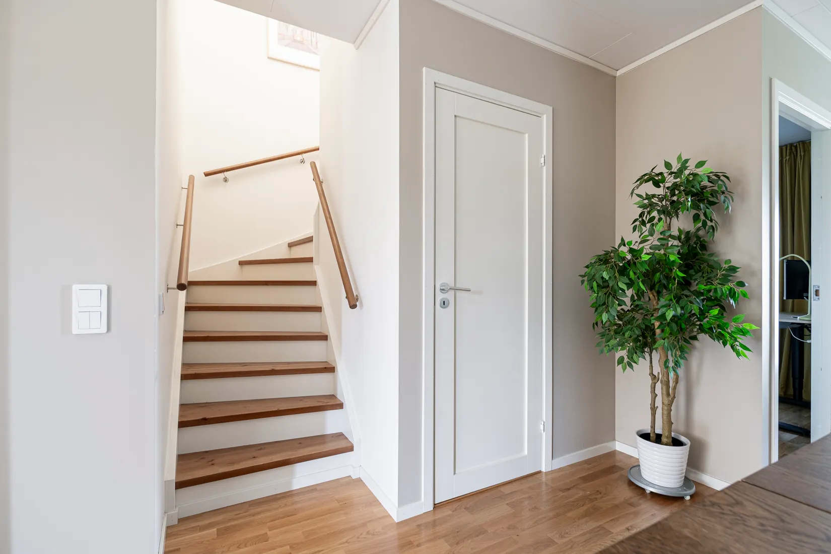 Radhus, Finlandsgatan 2, Lillhamra, Västerås