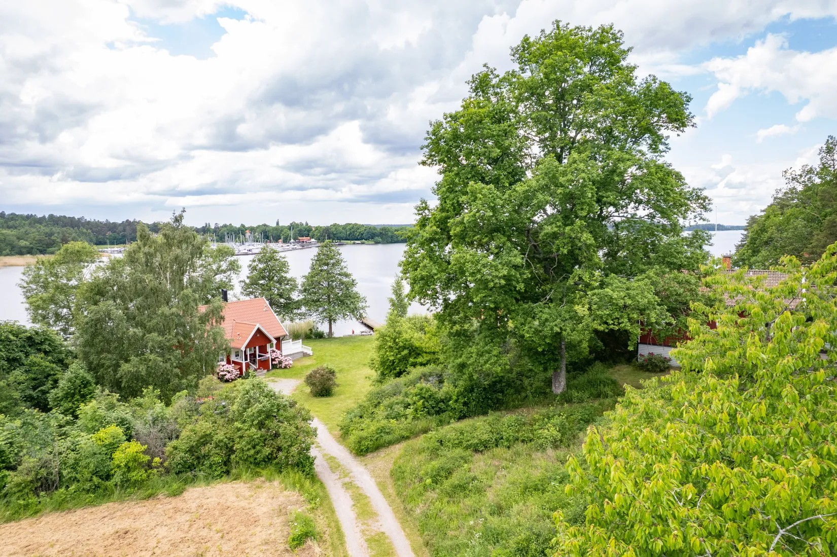Villa, Mora Sjötorp 3  & Mora Sjötorp 2, Mora/Sundbyholm, Eskilstuna