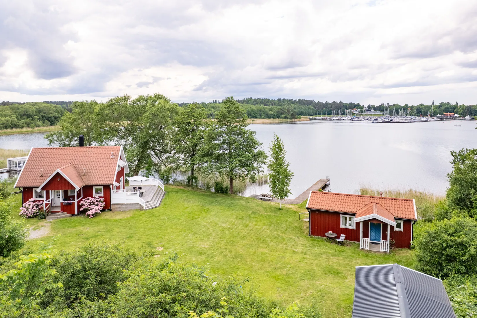 Villa, Mora Sjötorp 3  & Mora Sjötorp 2, Mora/Sundbyholm, Eskilstuna