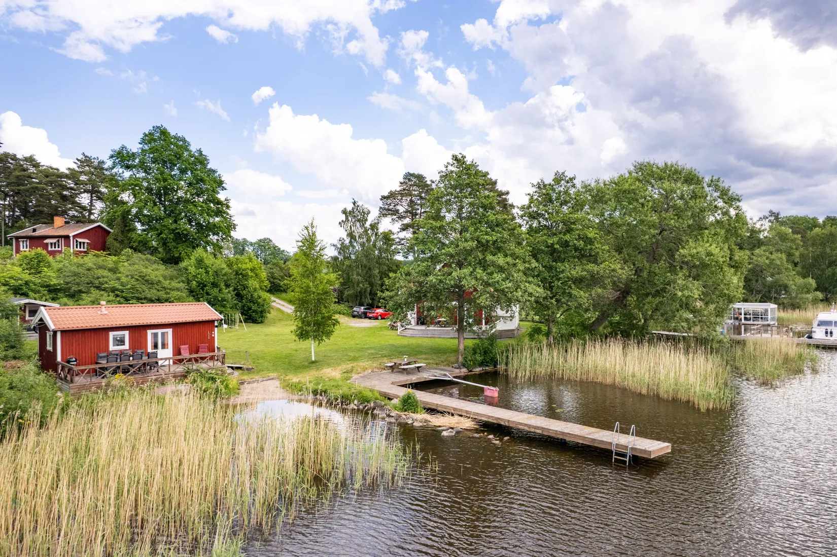 Villa, Mora Sjötorp 3  & Mora Sjötorp 2, Mora/Sundbyholm, Eskilstuna