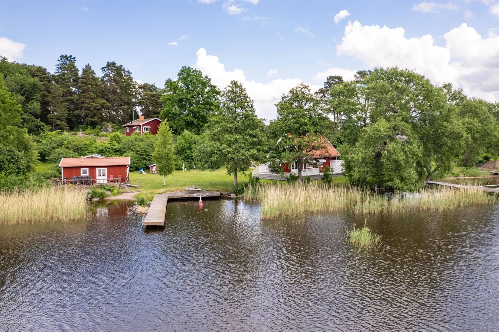 Villa, Mora Sjötorp 3  & Mora Sjötorp 2, Mora/Sundbyholm, Eskilstuna