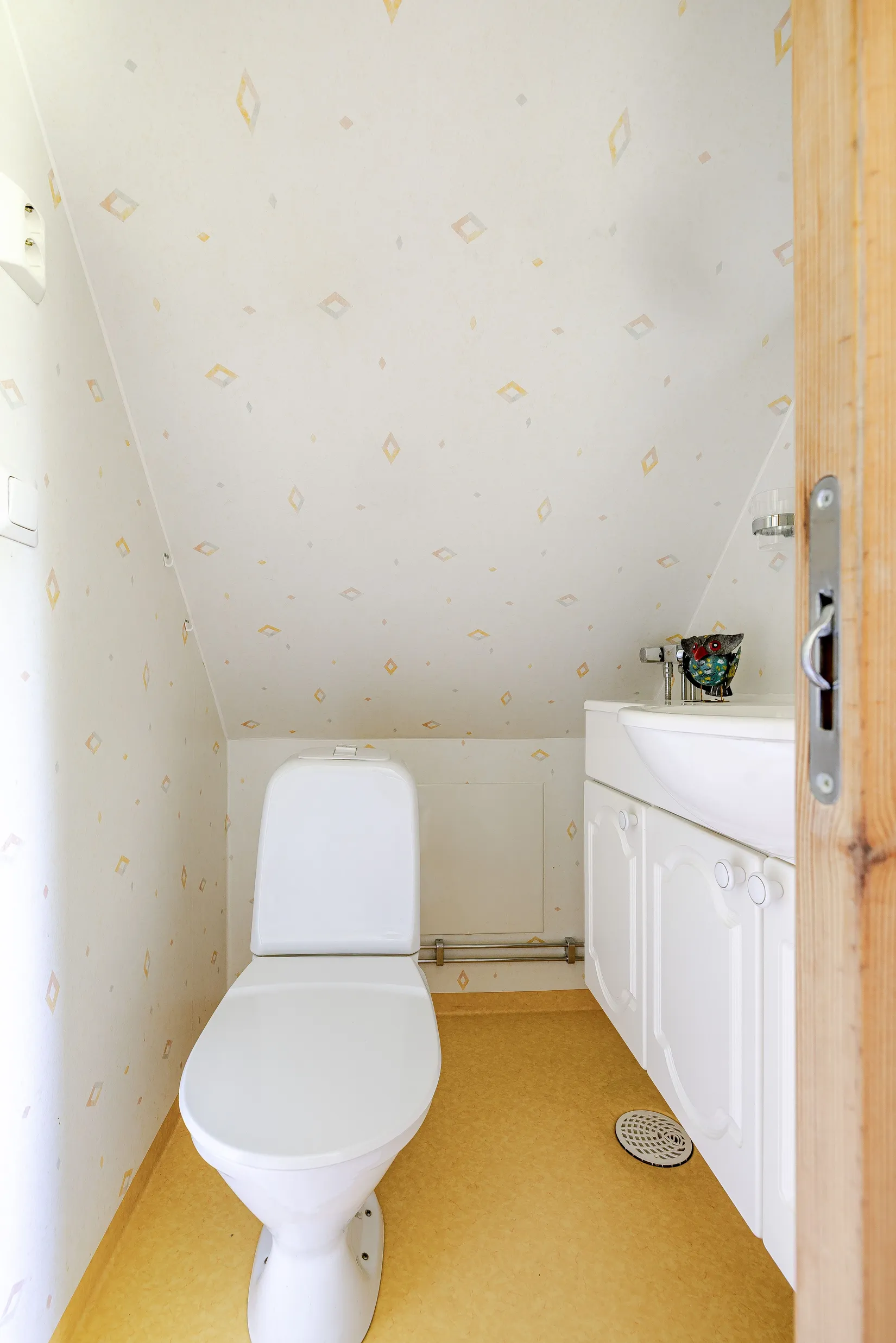 Villa, Mora Sjötorp 3  & Mora Sjötorp 2, Mora/Sundbyholm, Eskilstuna