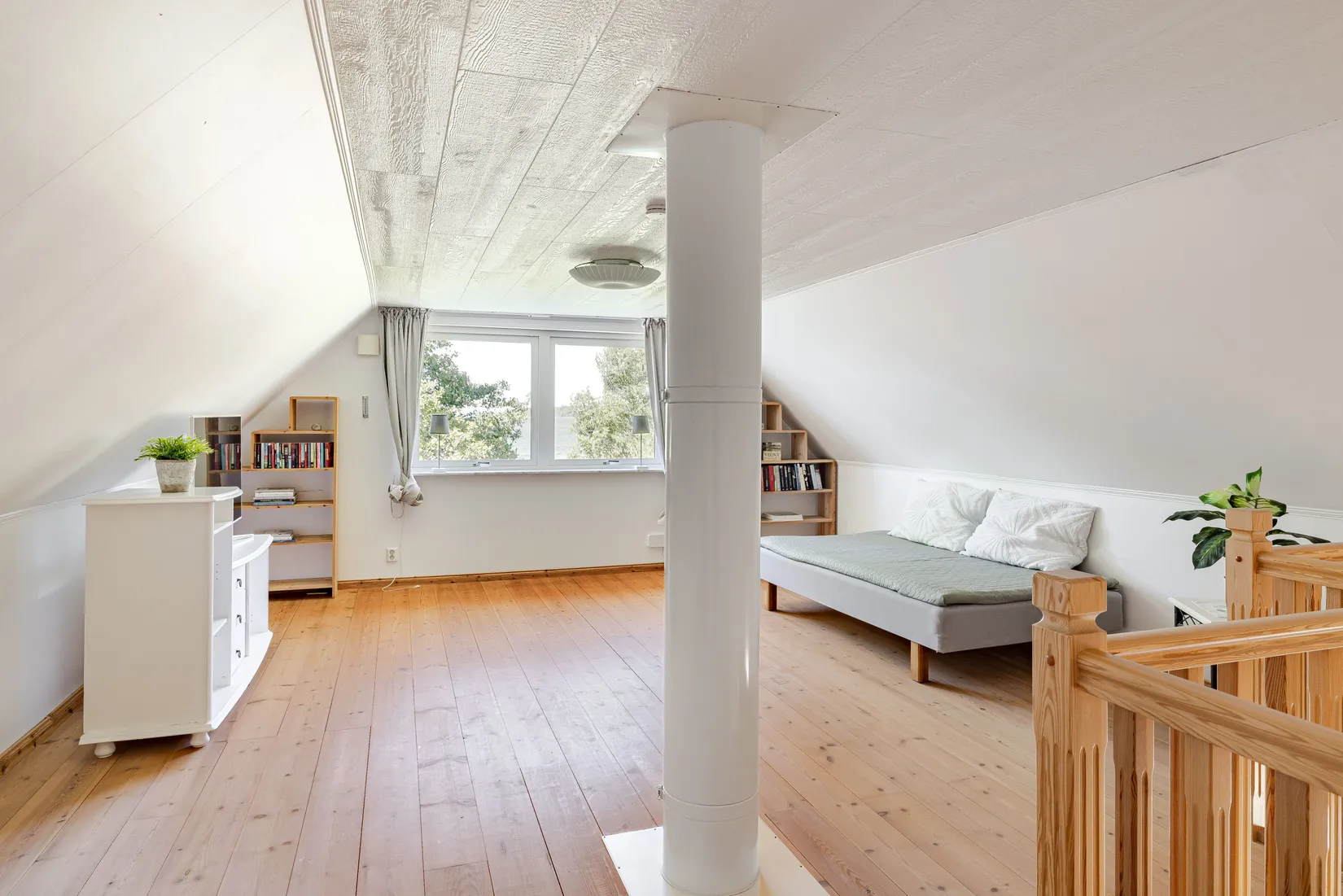 Villa, Mora Sjötorp 3  & Mora Sjötorp 2, Mora/Sundbyholm, Eskilstuna