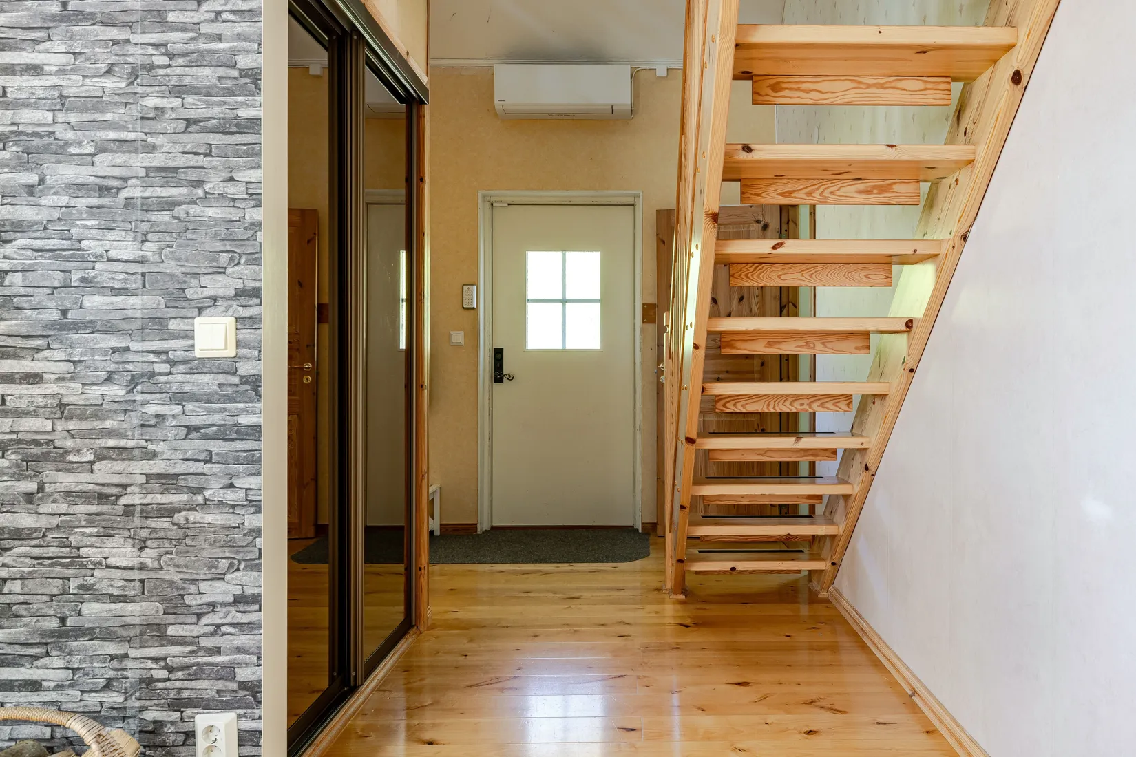 Villa, Mora Sjötorp 3  & Mora Sjötorp 2, Mora/Sundbyholm, Eskilstuna