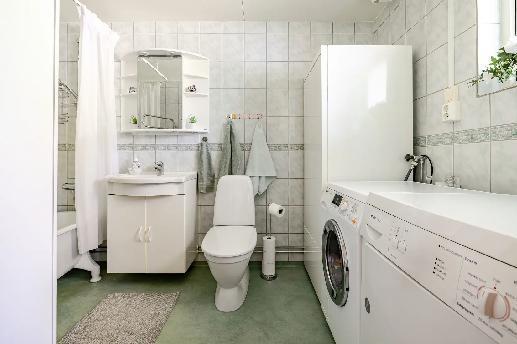 Villa, Mora Sjötorp 3  & Mora Sjötorp 2, Mora/Sundbyholm, Eskilstuna