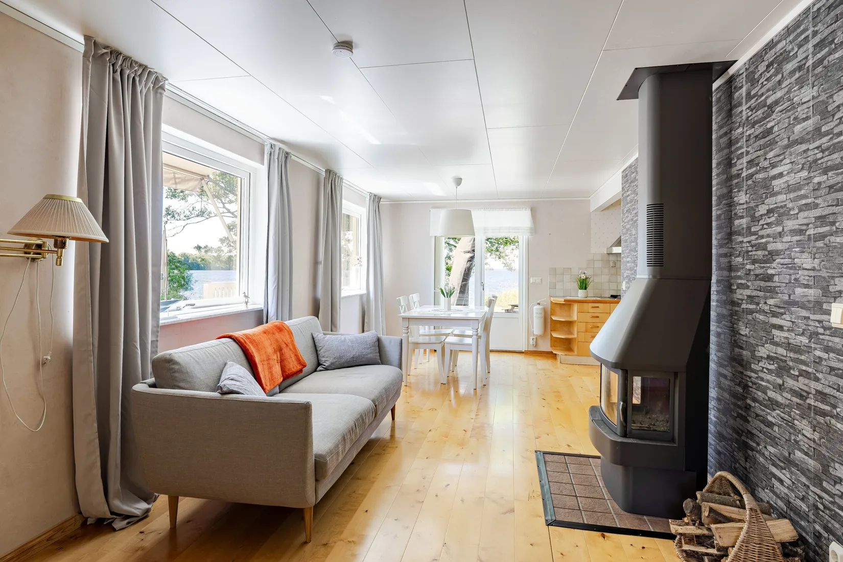 Villa, Mora Sjötorp 3  & Mora Sjötorp 2, Mora/Sundbyholm, Eskilstuna