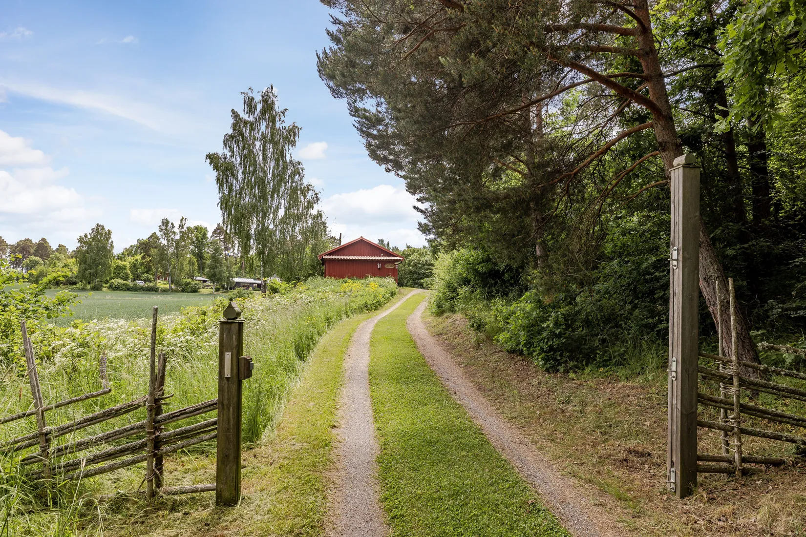 Villa, Mora Sjötorp 3  & Mora Sjötorp 2, Mora/Sundbyholm, Eskilstuna
