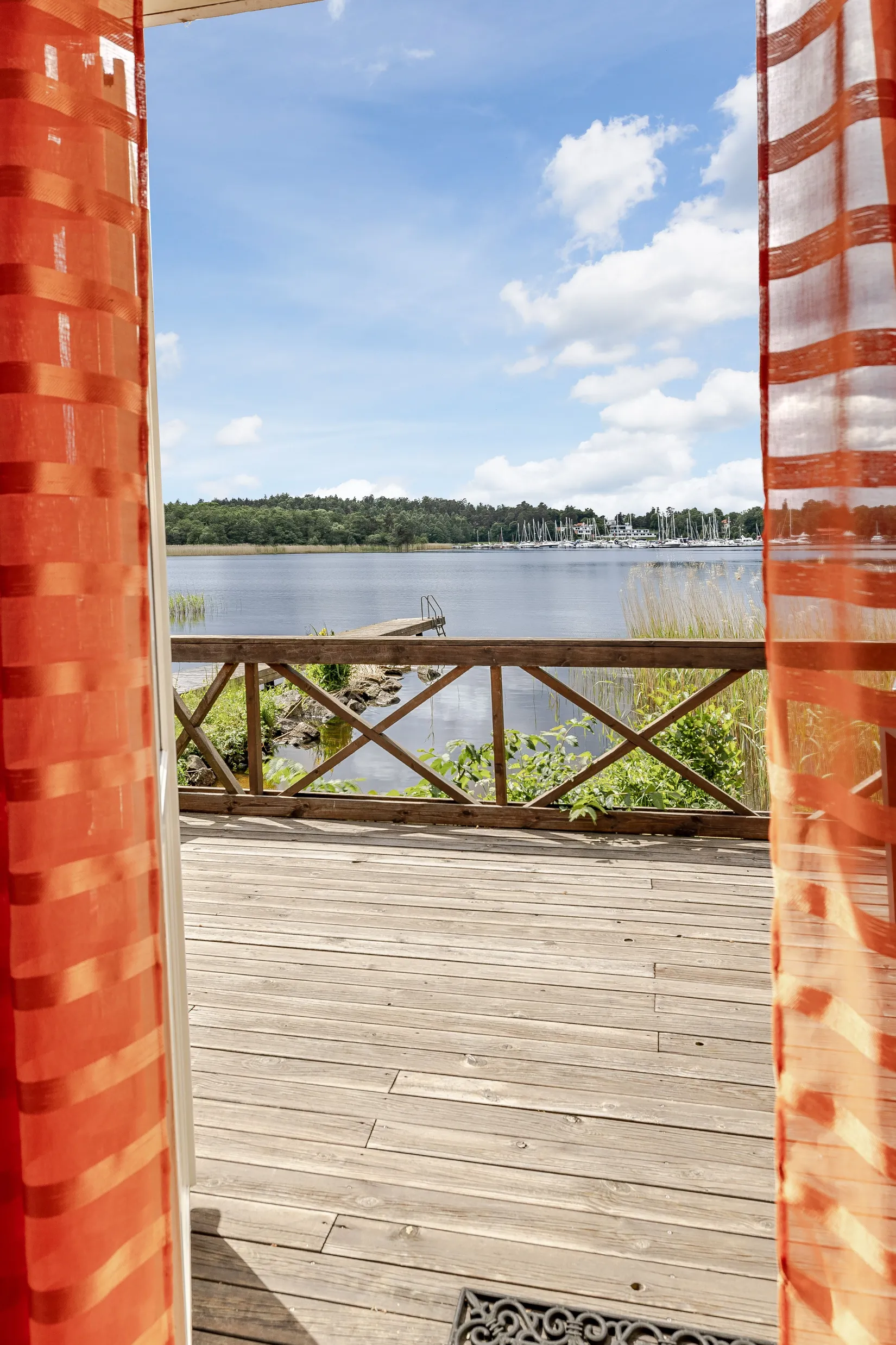 Villa, Mora Sjötorp 3  & Mora Sjötorp 2, Mora/Sundbyholm, Eskilstuna
