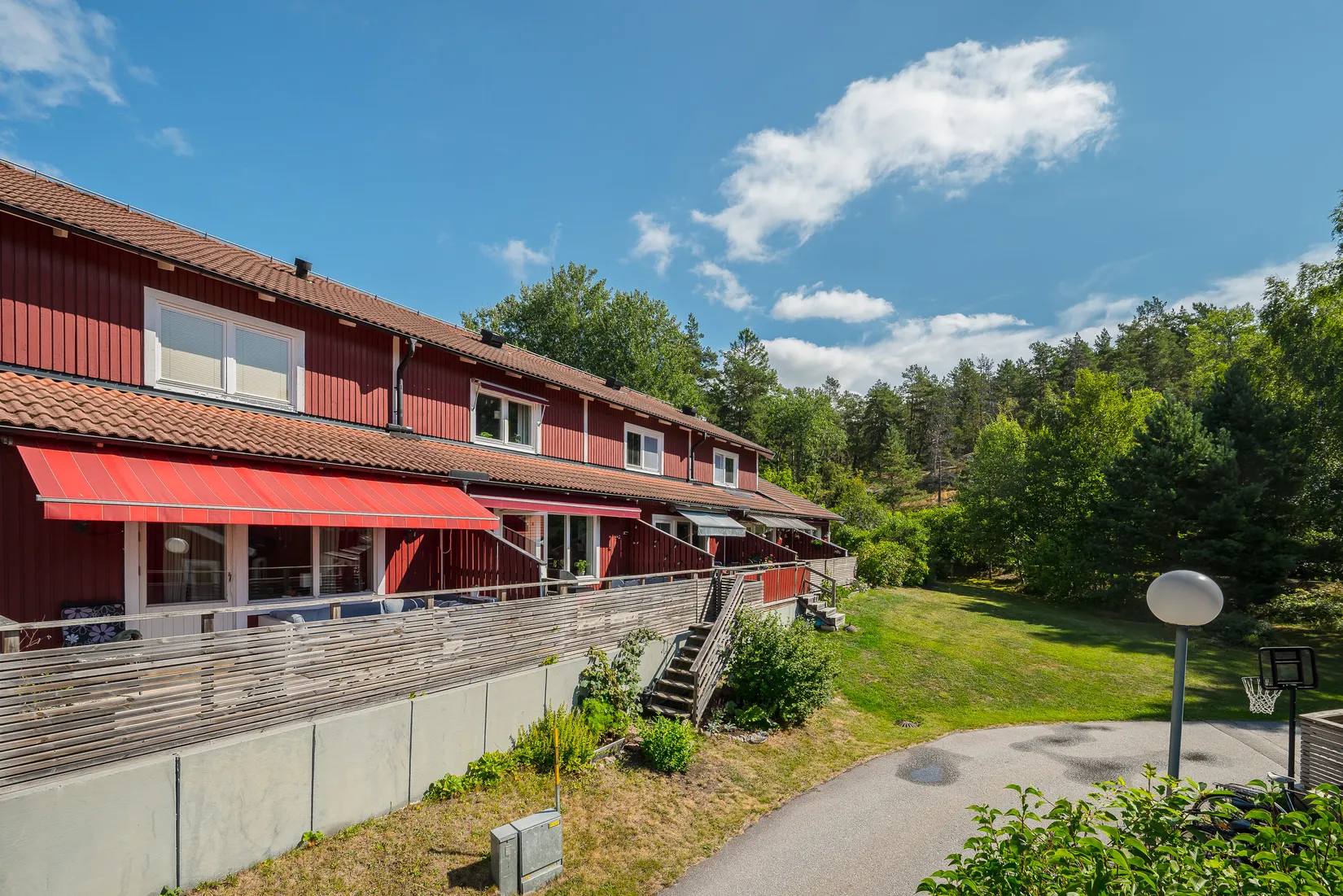 Radhus, Kullabergsvägen 29, Solgårdsgärde, Vallentuna