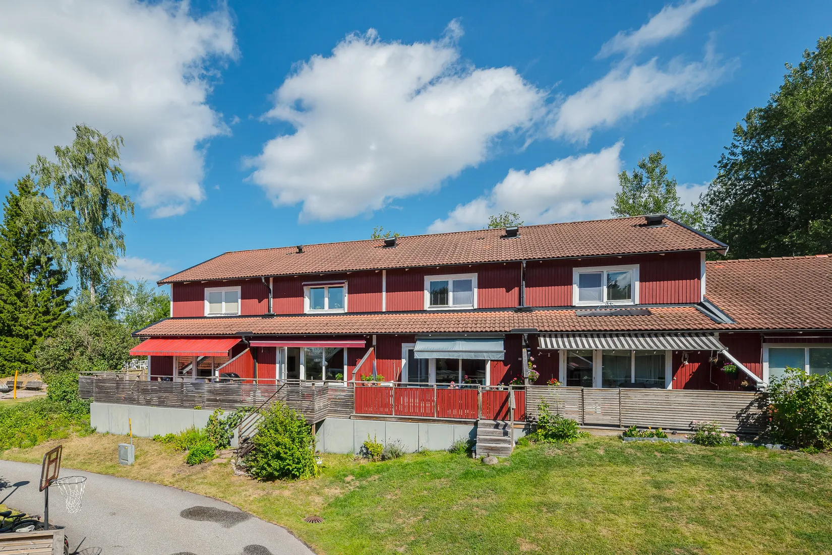 Radhus, Kullabergsvägen 29, Solgårdsgärde, Vallentuna