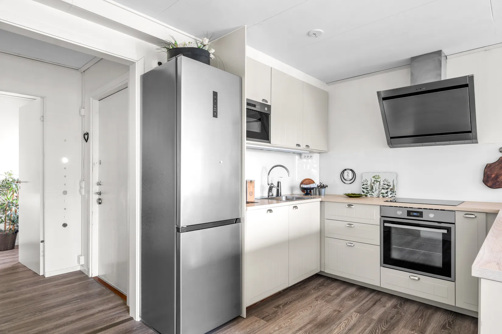 Radhus, Glädjegången 42, Trollbäcken, Tyresö