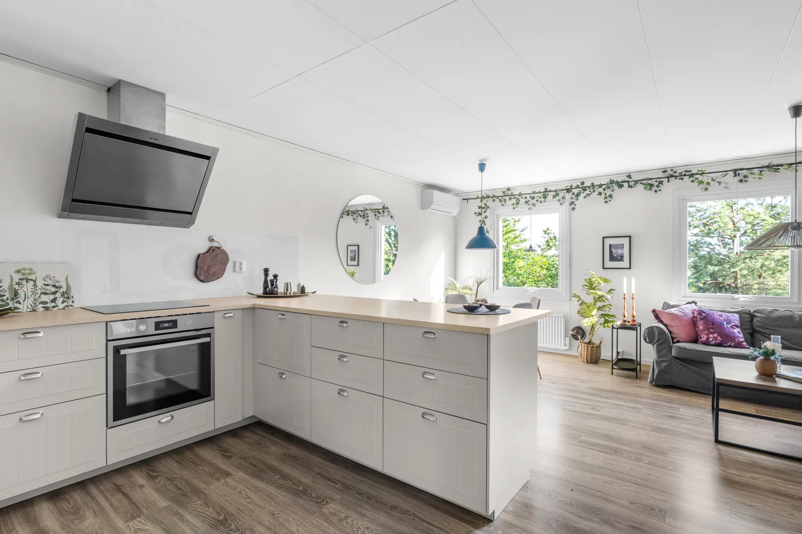 Radhus, Glädjegången 42, Trollbäcken, Tyresö