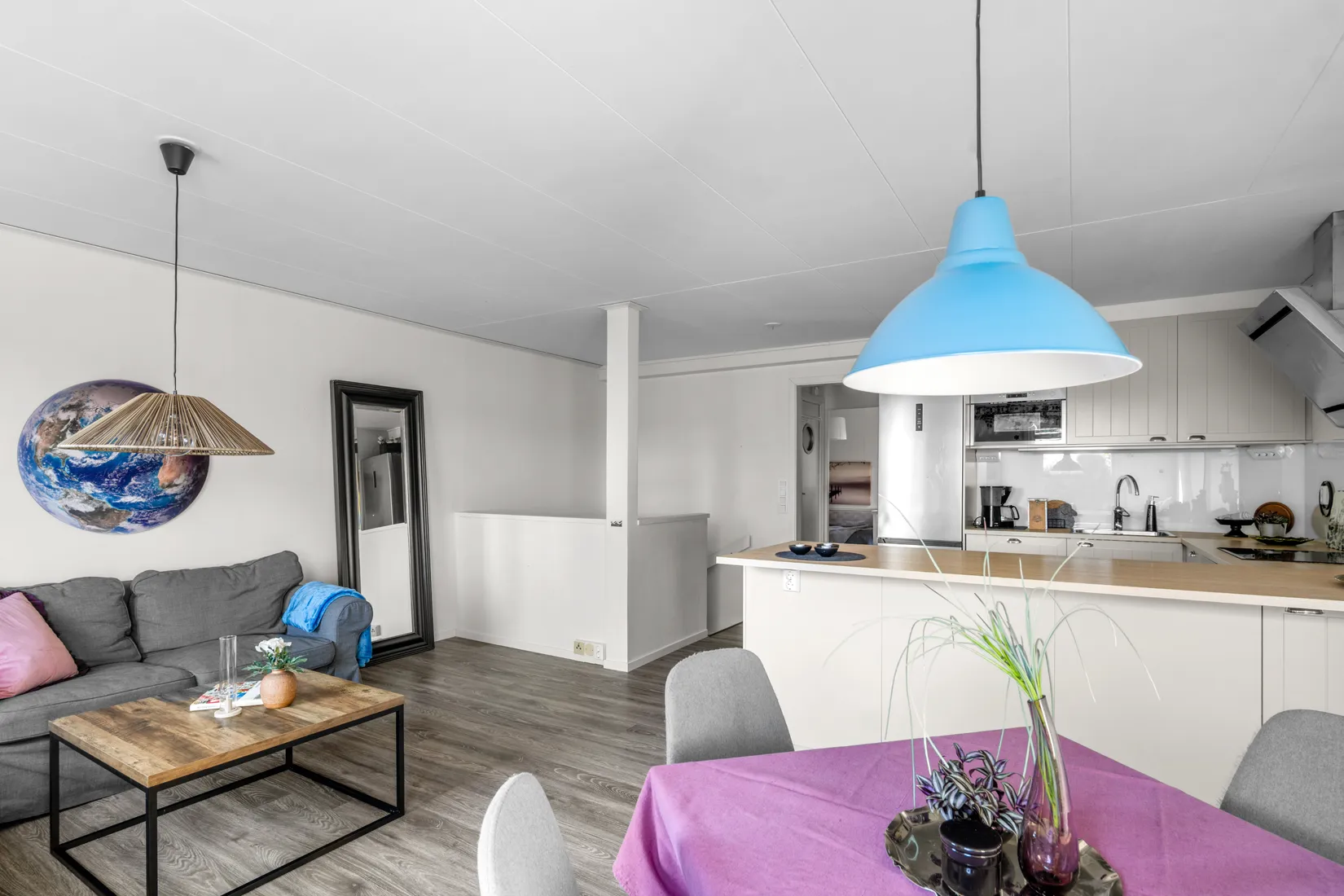 Radhus, Glädjegången 42, Trollbäcken, Tyresö