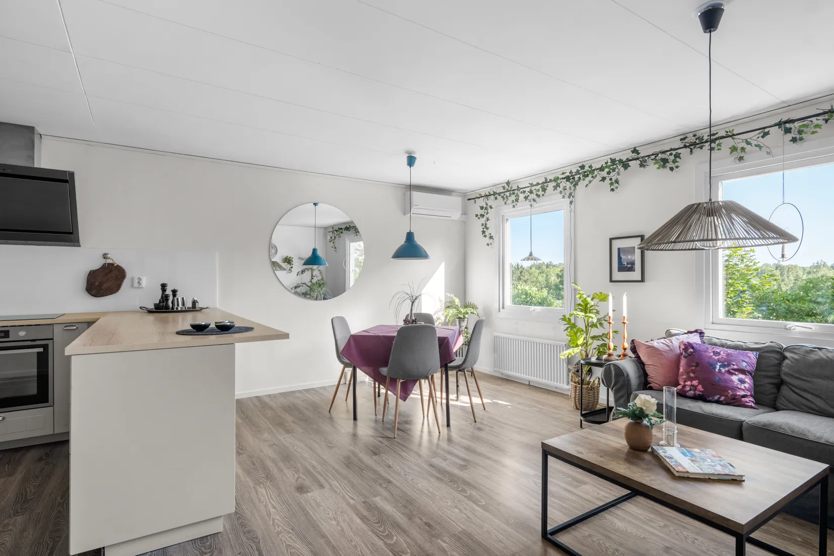 Radhus, Glädjegången 42, Trollbäcken, Tyresö