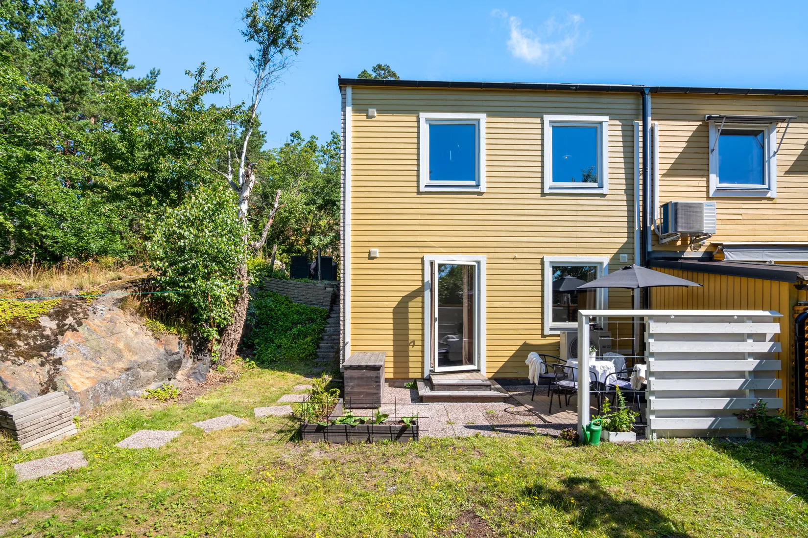 Radhus, Glädjegången 42, Trollbäcken, Tyresö