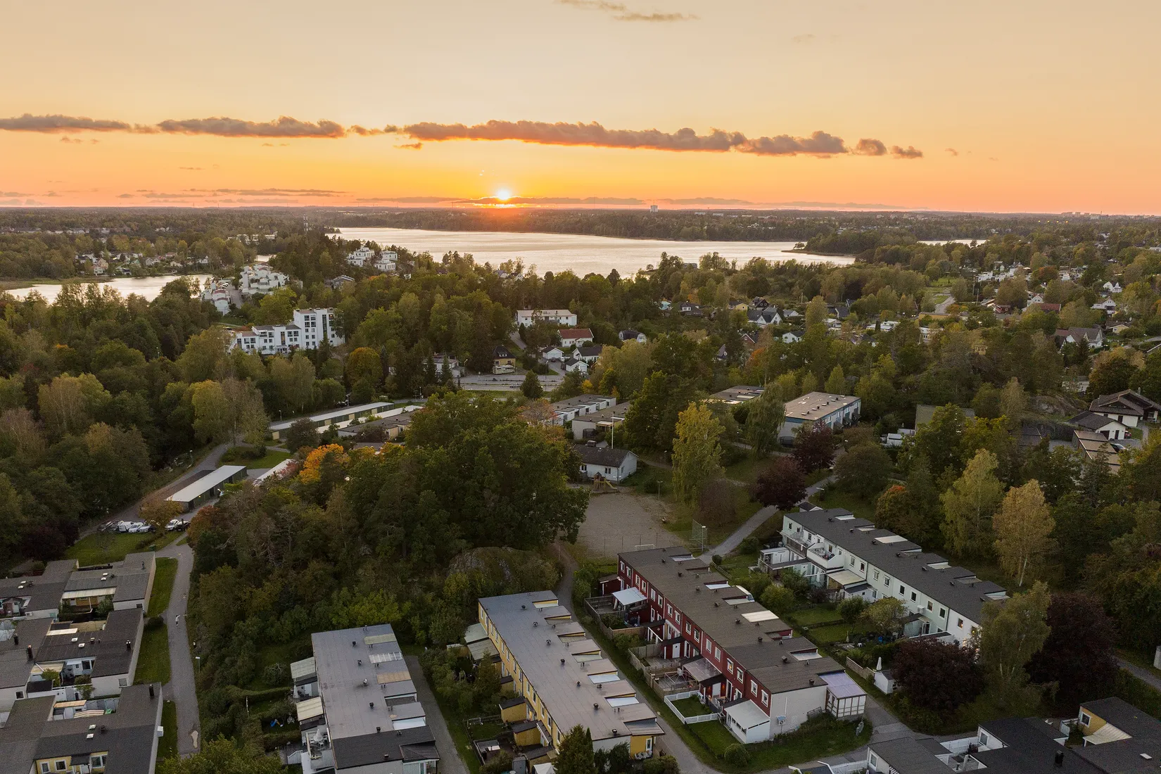 Radhus, Glädjegången 42, Trollbäcken, Tyresö