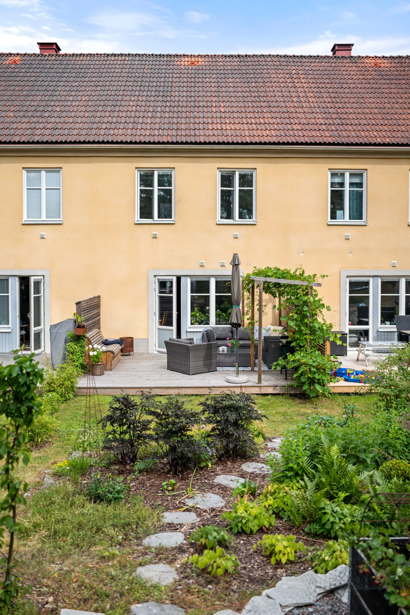 Radhus, Målarprinsens väg 35, Tyresö strand, Tyresö