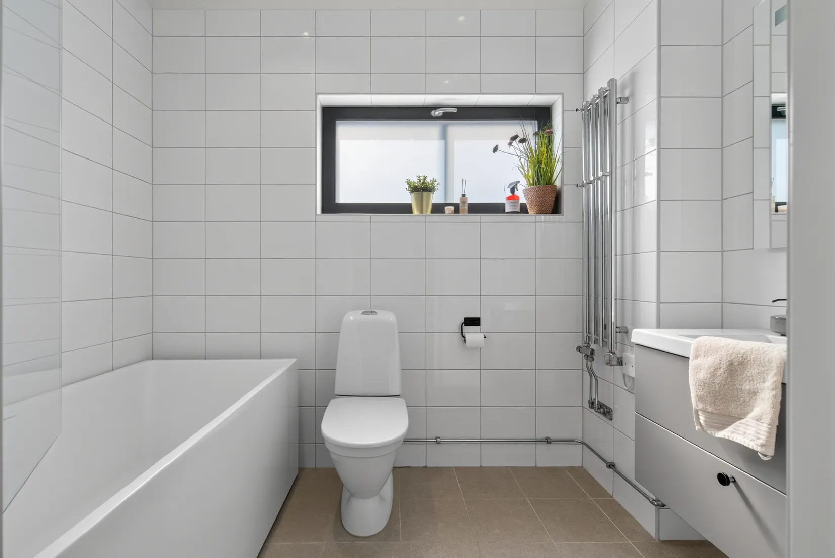 Radhus, Simborgarvägen 1E, Centralt, Österåker