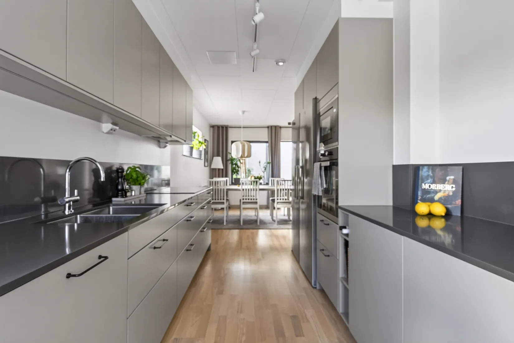 Radhus, Simborgarvägen 1E, Centralt, Österåker