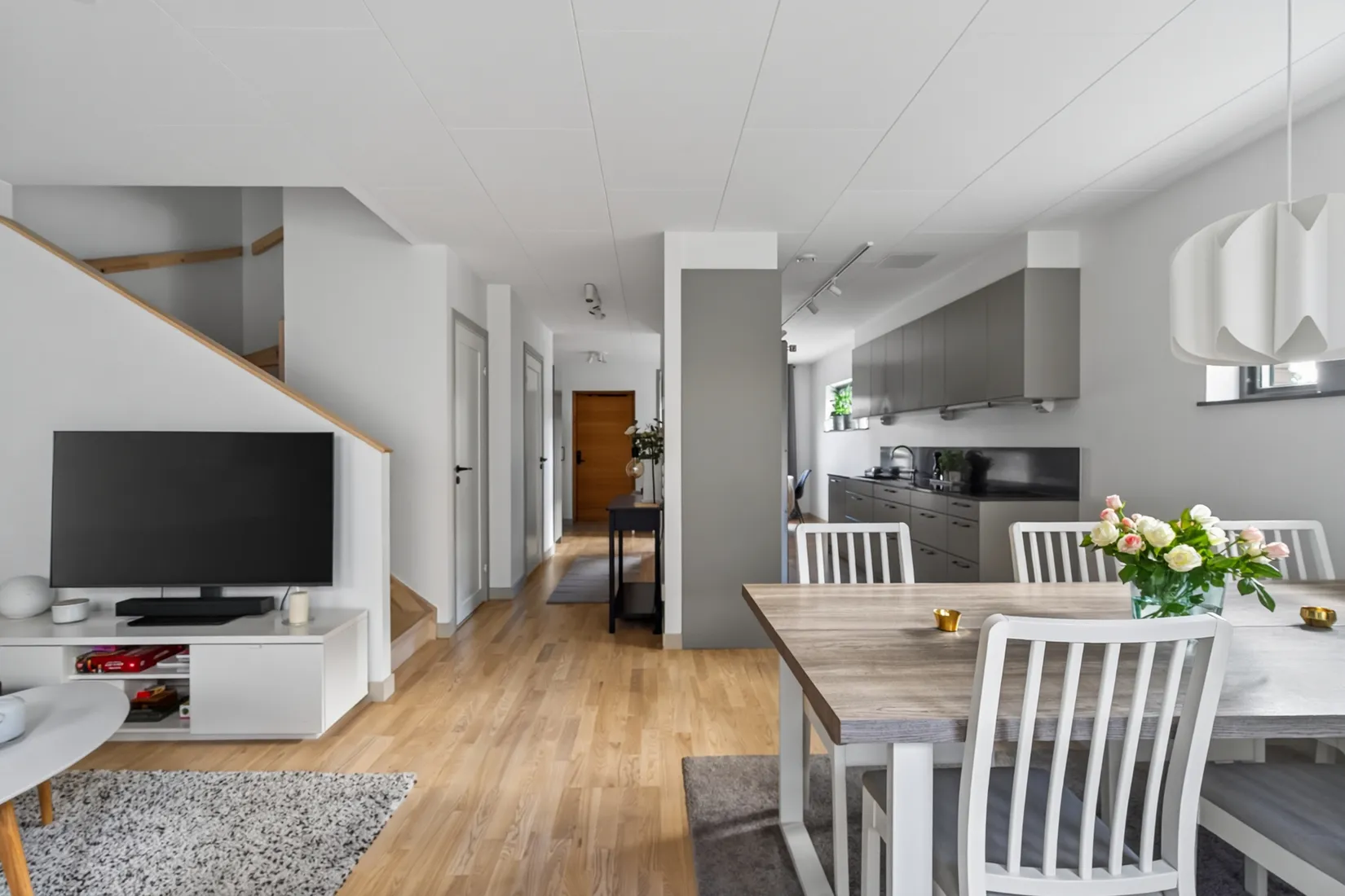 Radhus, Simborgarvägen 1E, Centralt, Österåker