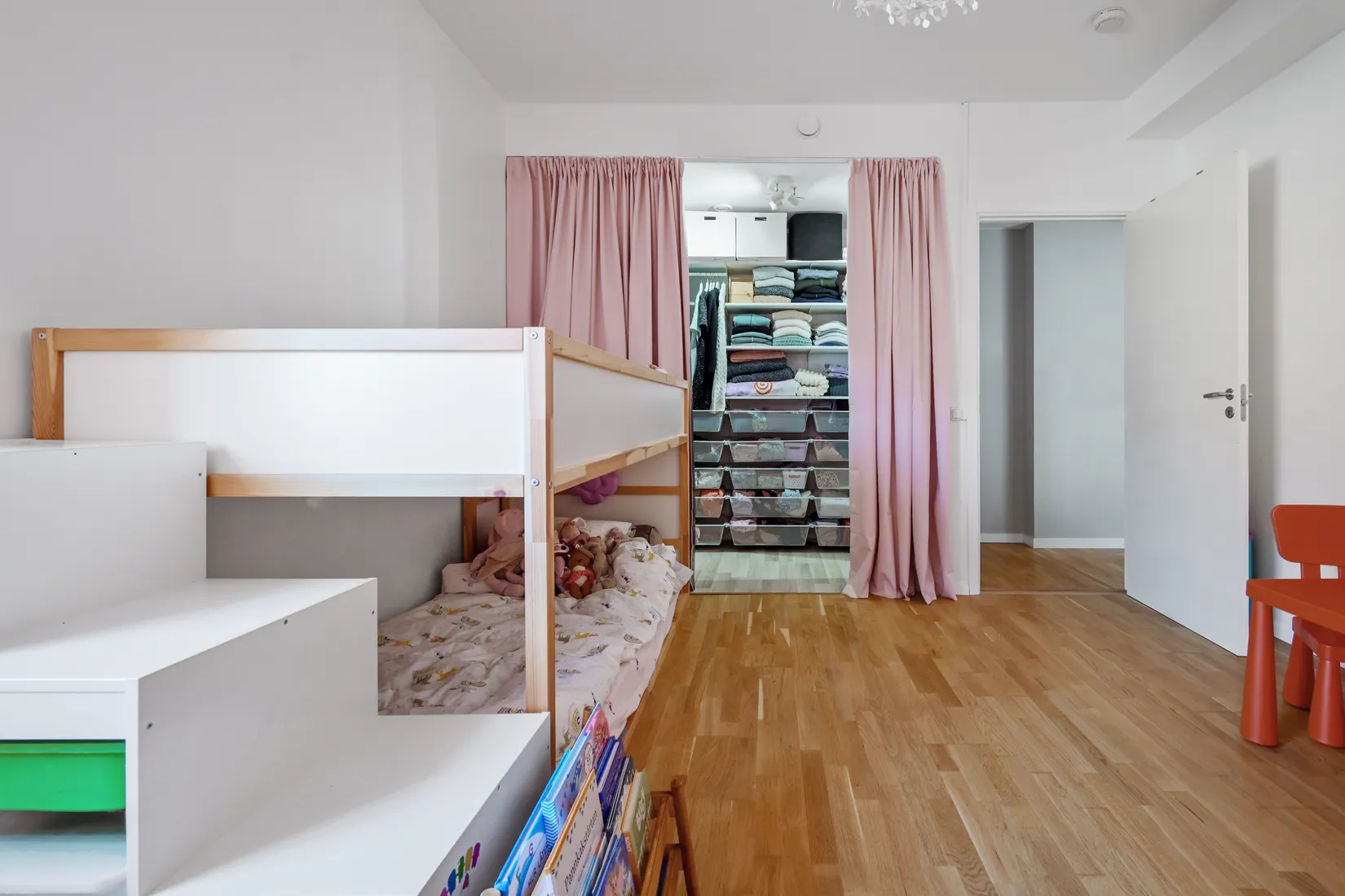Radhus, Galoppgatan 81, Smedby, Upplands Väsby