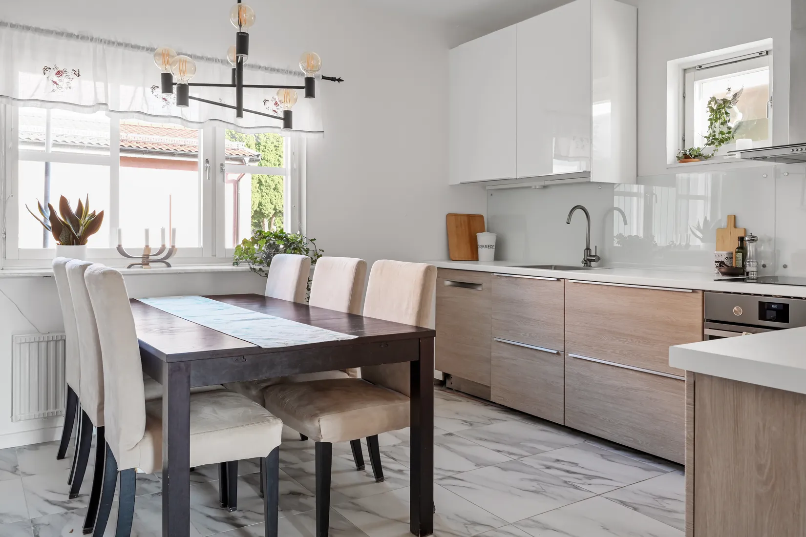 Radhus, Galoppgatan 81, Smedby, Upplands Väsby