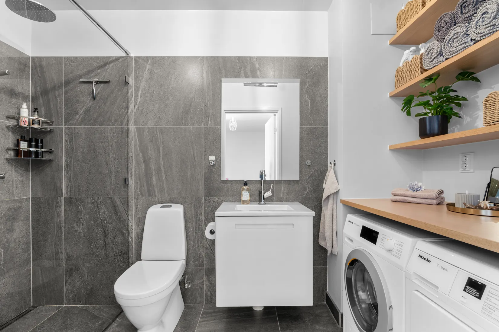 Radhus, Teodolitvägen 19, Högmora, Huddinge