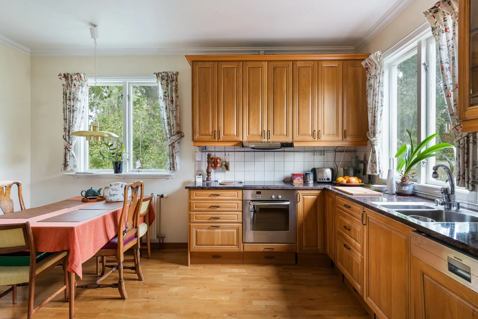 Villa, Slottsvägen 88, Näsbypark Sjösidan, Täby