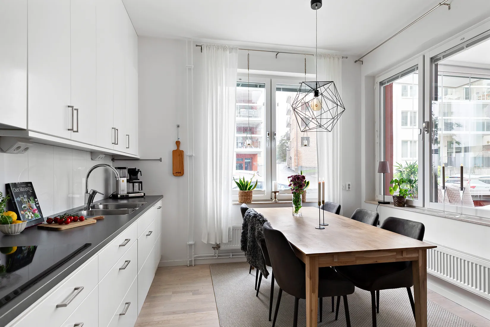 Bostadsrätt, Kokillbacken 1, entréplan, Kungsängen centrum, Upplands-Bro