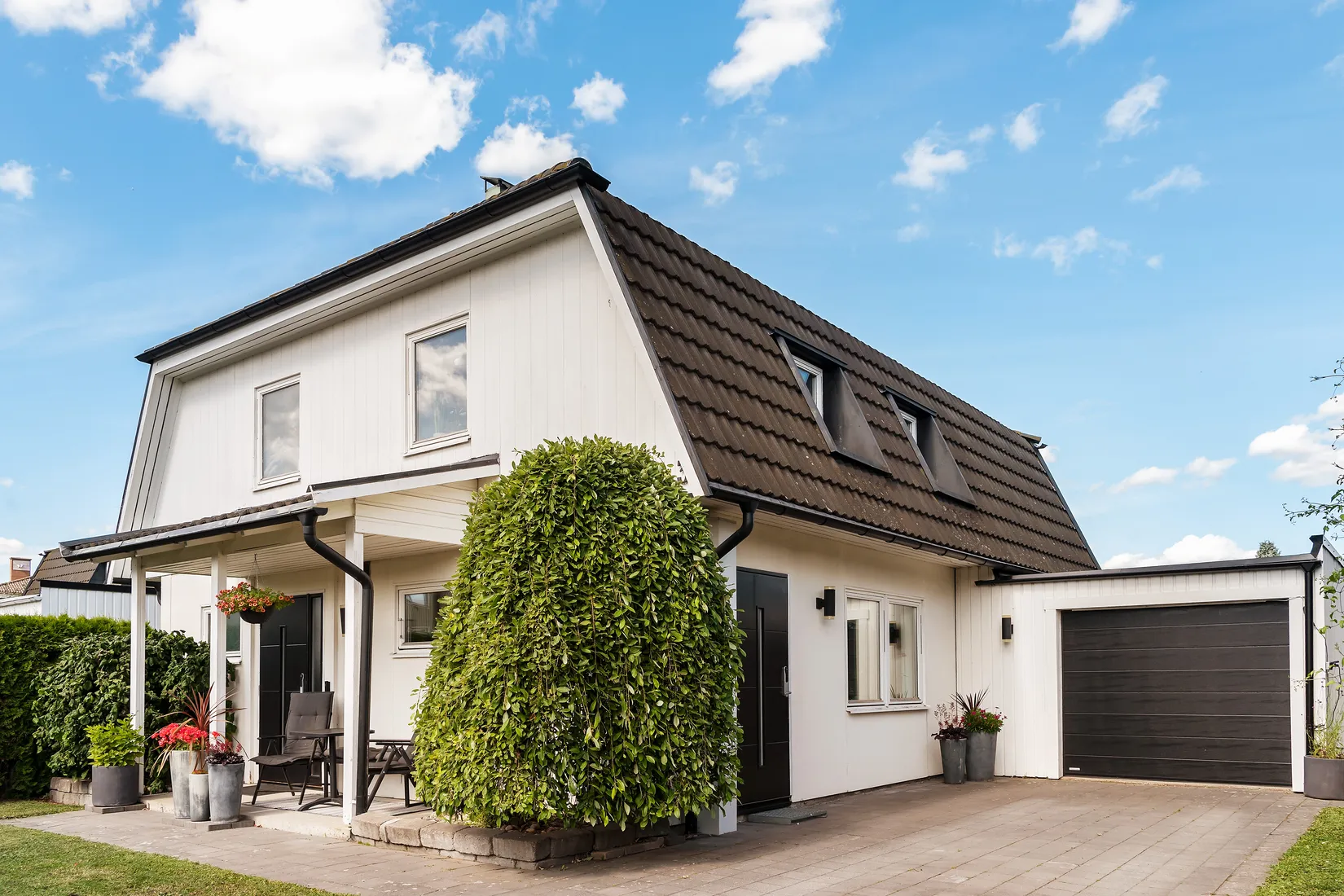 Villa, Solängsgatan 3, Anfarten, Sala