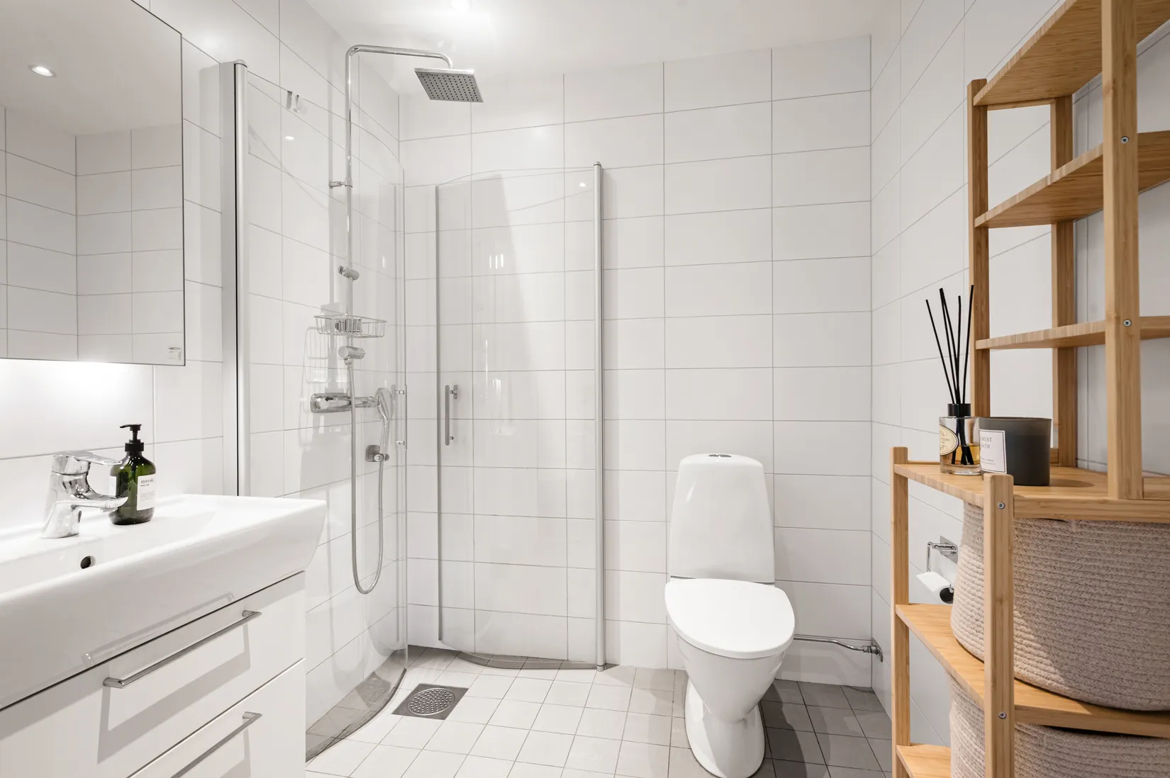 Radhus, Sandviksvägen 18B, Norrboda, Upplands-Bro