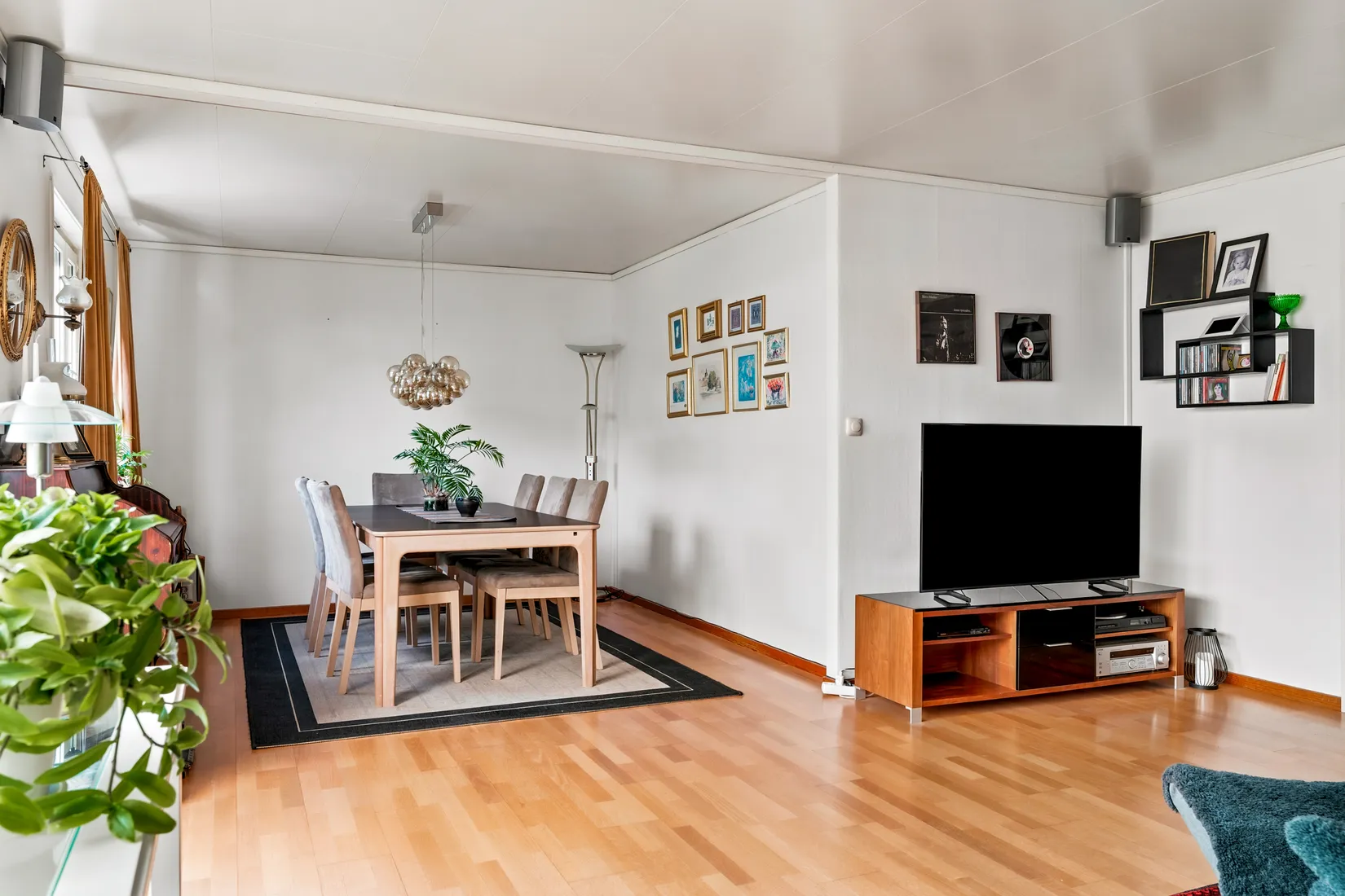 Radhus, Granvägen 35, Nyköping