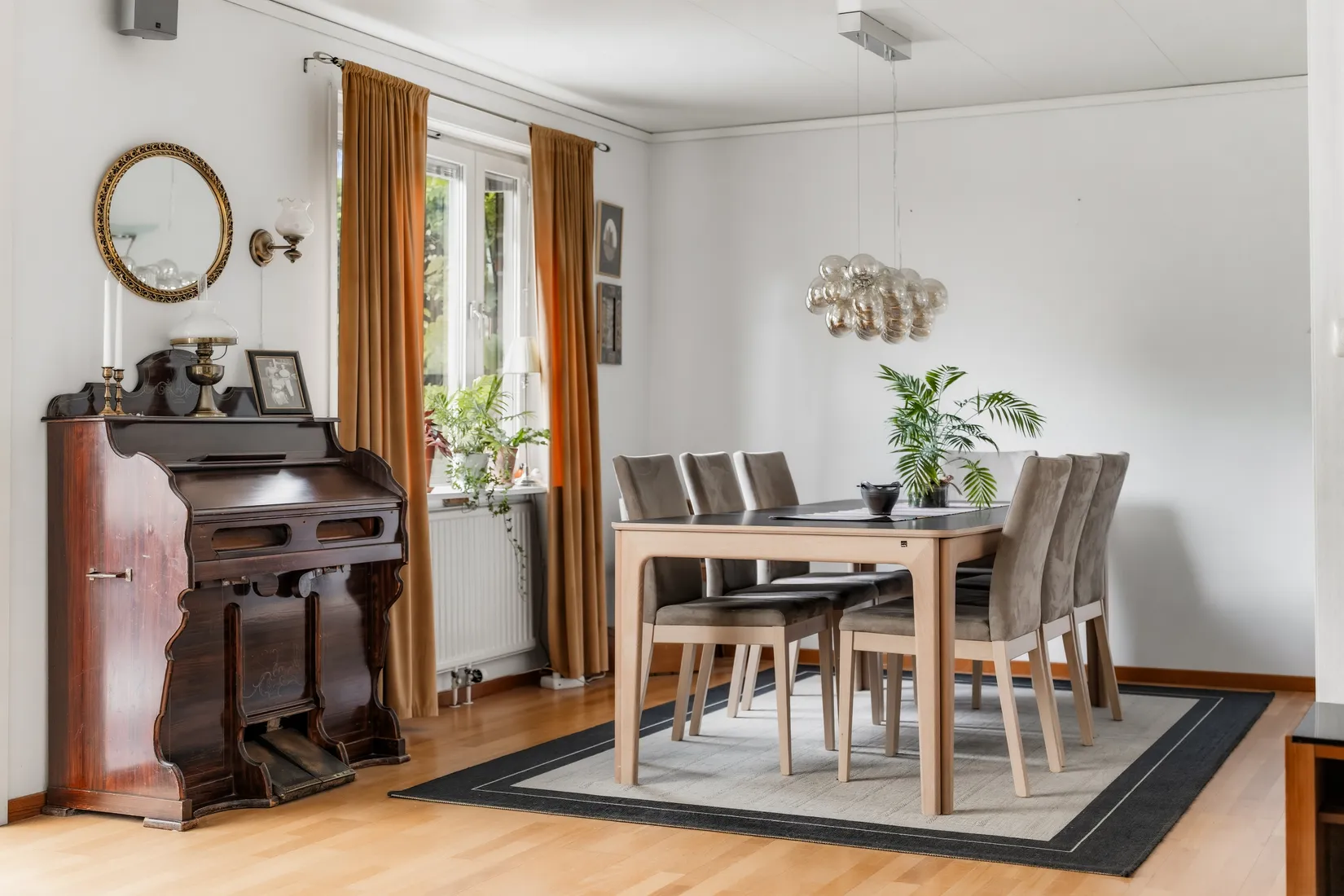 Radhus, Granvägen 35, Nyköping
