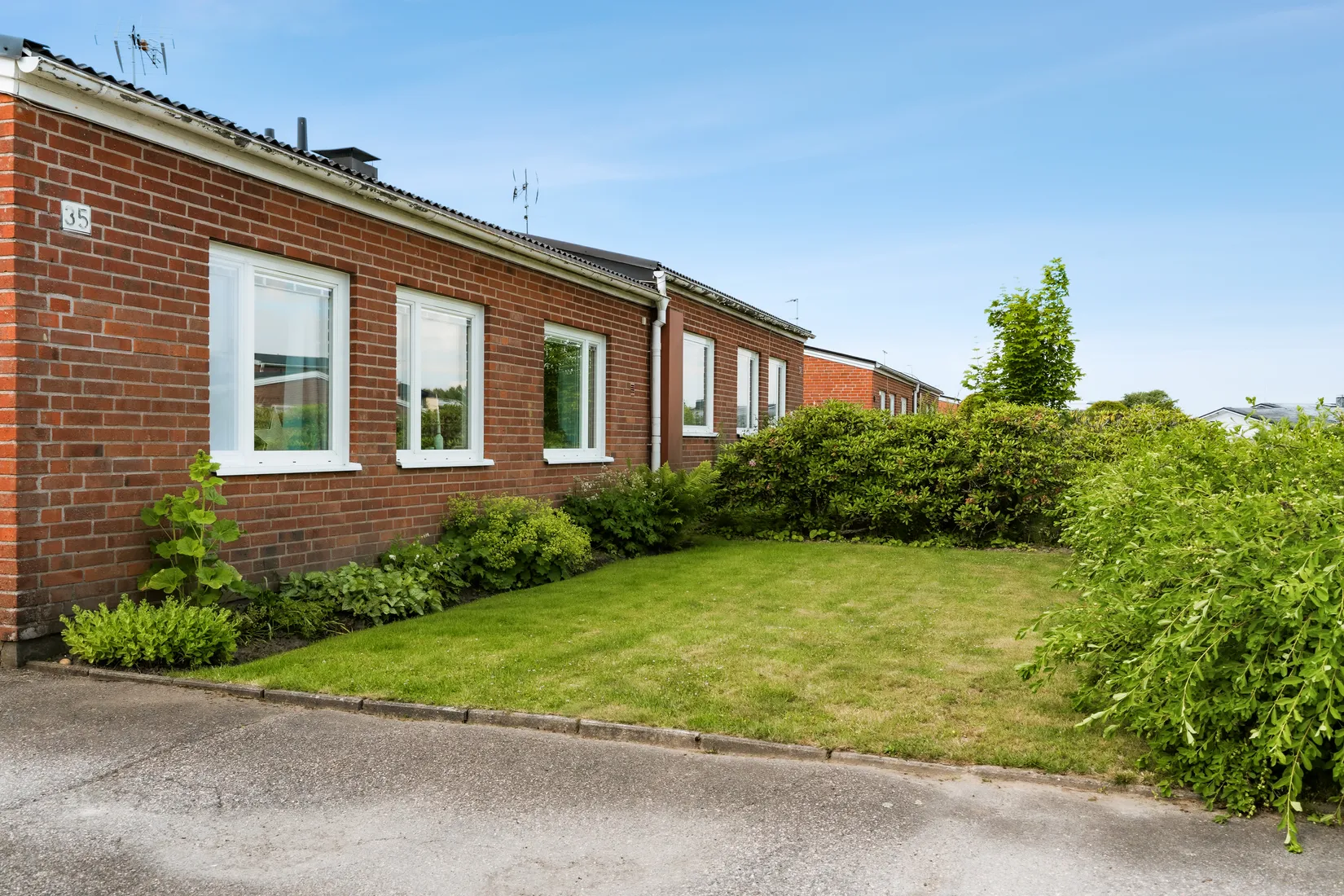 Radhus, Granvägen 35, Nyköping