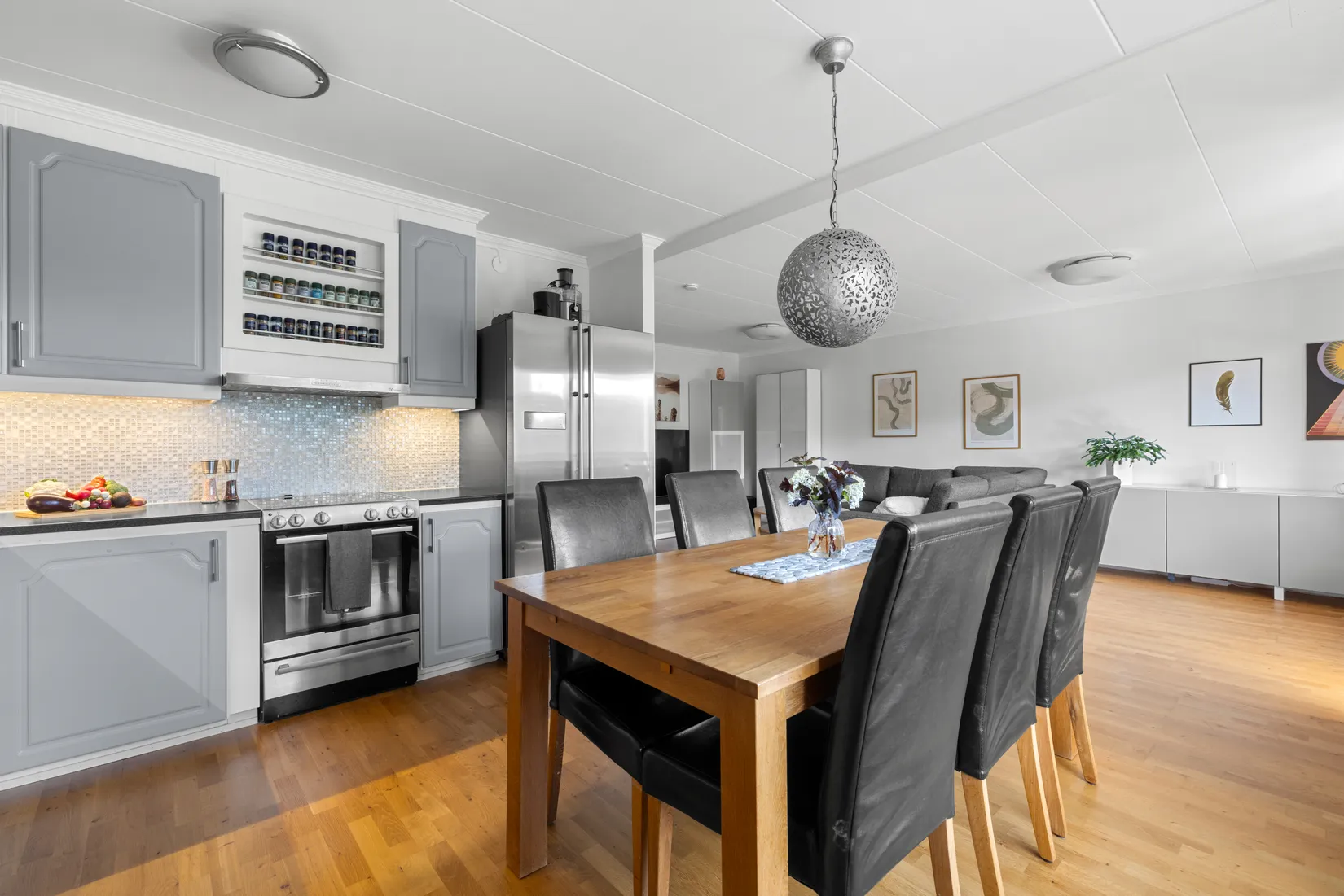 Radhus, Toredalsvägen 27, Toredal, Salem