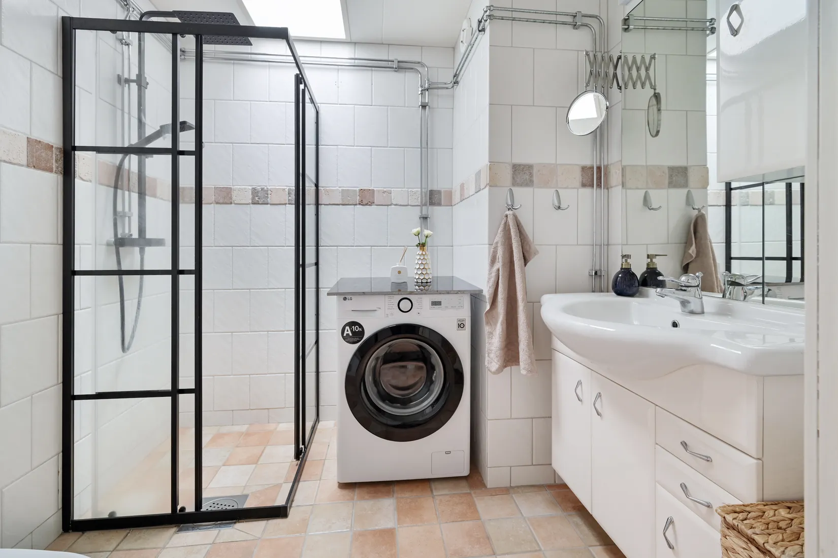 Radhus, Sundsborgsvägen 107, Odenslunda, Upplands Väsby