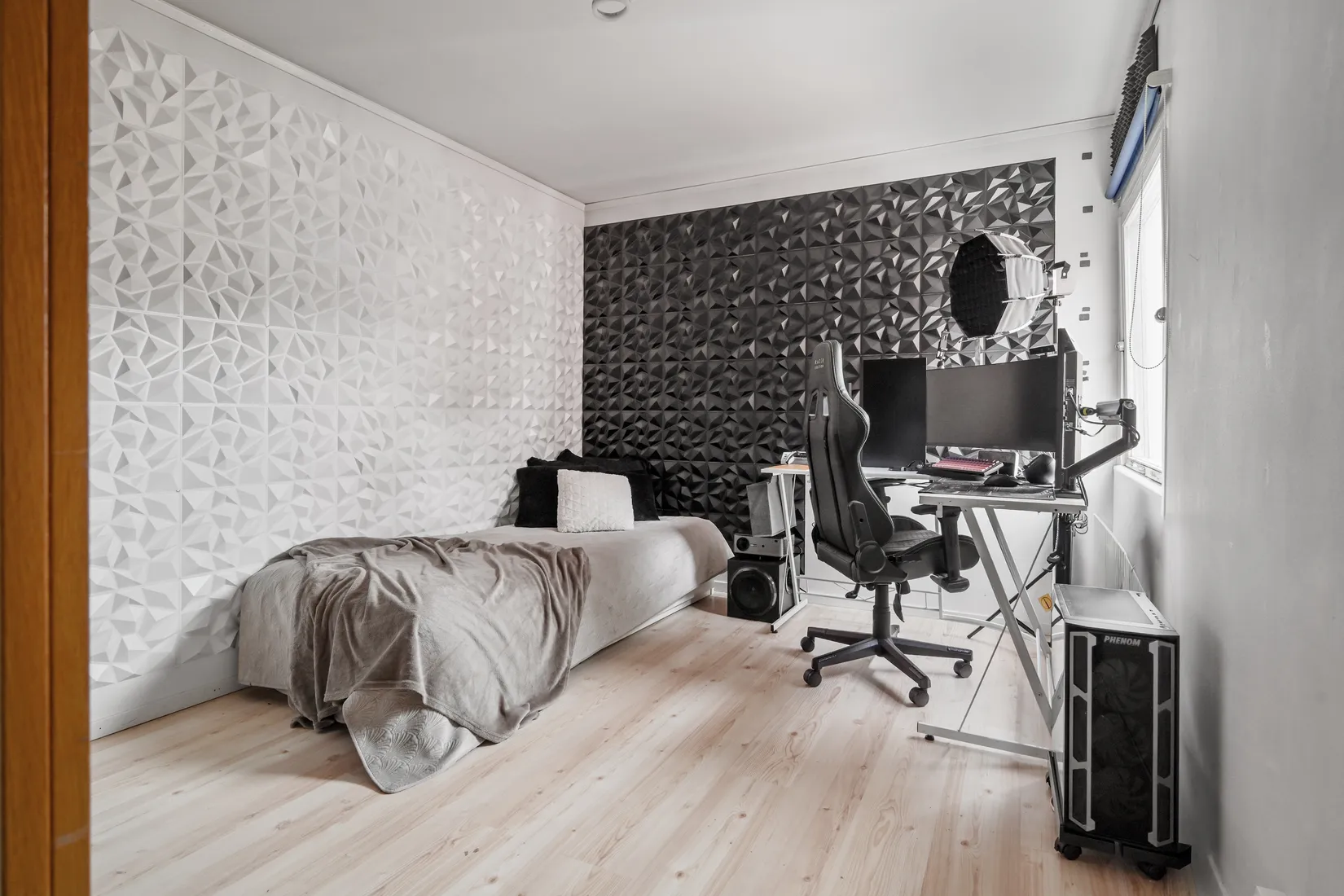 Radhus, Sundsborgsvägen 107, Odenslunda, Upplands Väsby