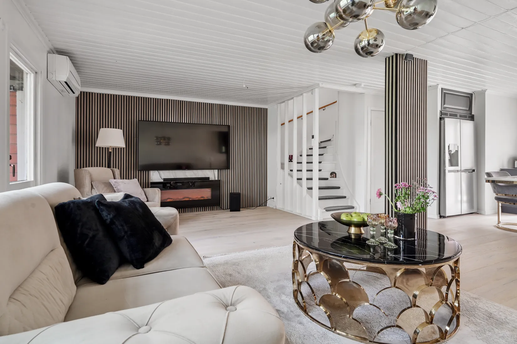 Radhus, Sundsborgsvägen 107, Odenslunda, Upplands Väsby