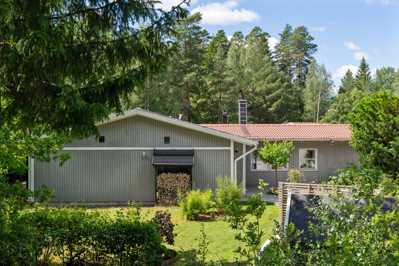 Radhus, Skylvägen 82, Visinge, Täby