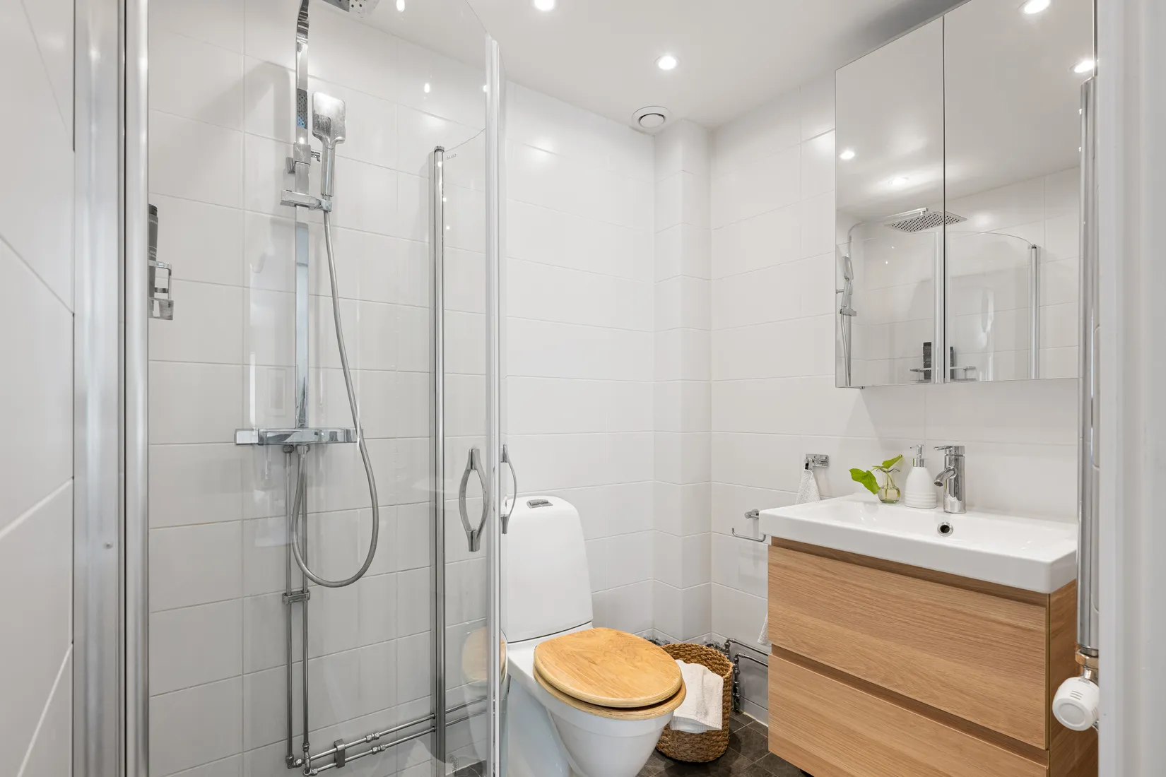 Radhus, Skylvägen 82, Visinge, Täby