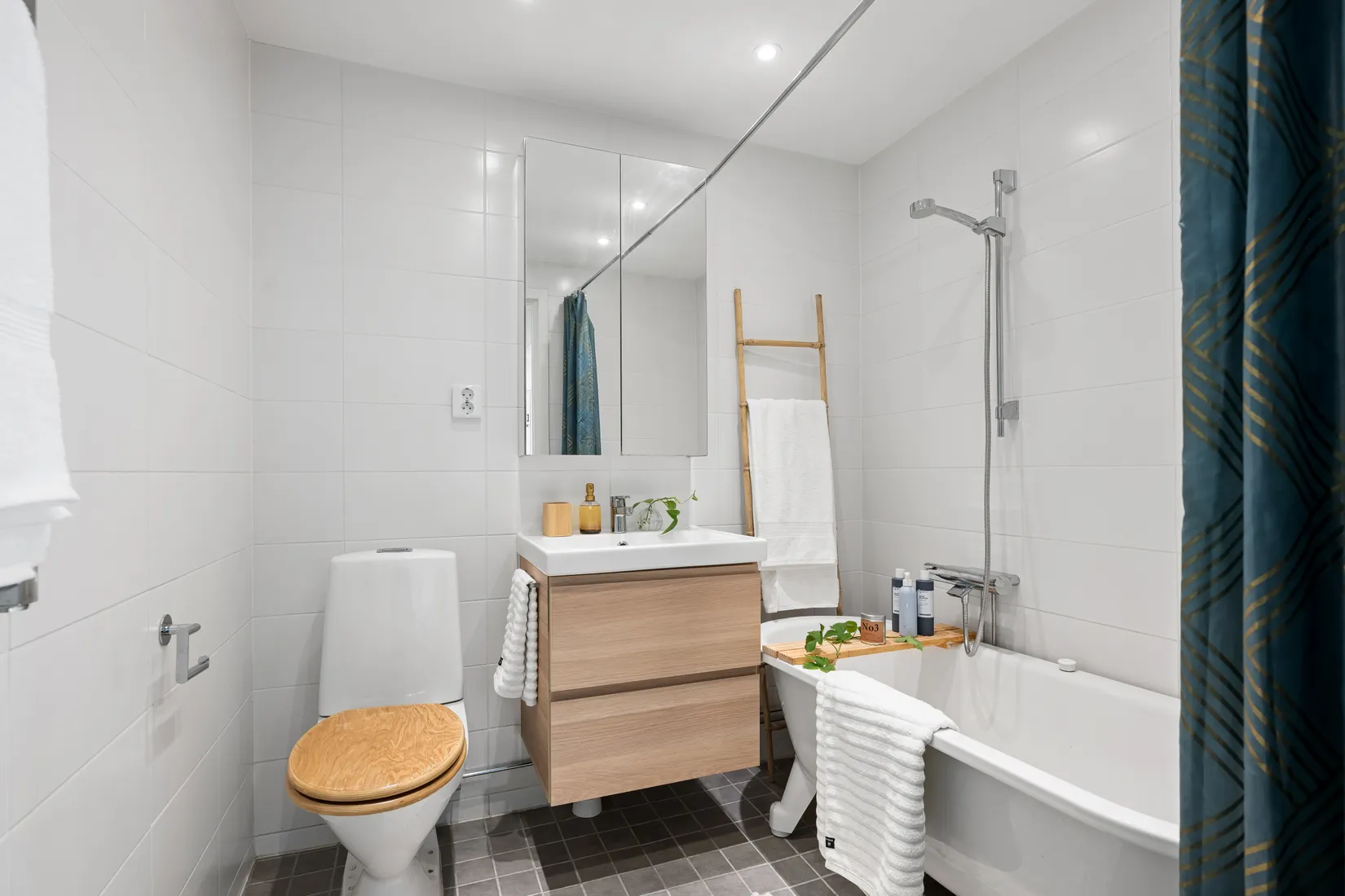 Radhus, Skylvägen 82, Visinge, Täby